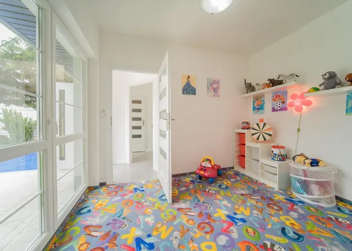 Rewit Z Podgrzewanym Basenem